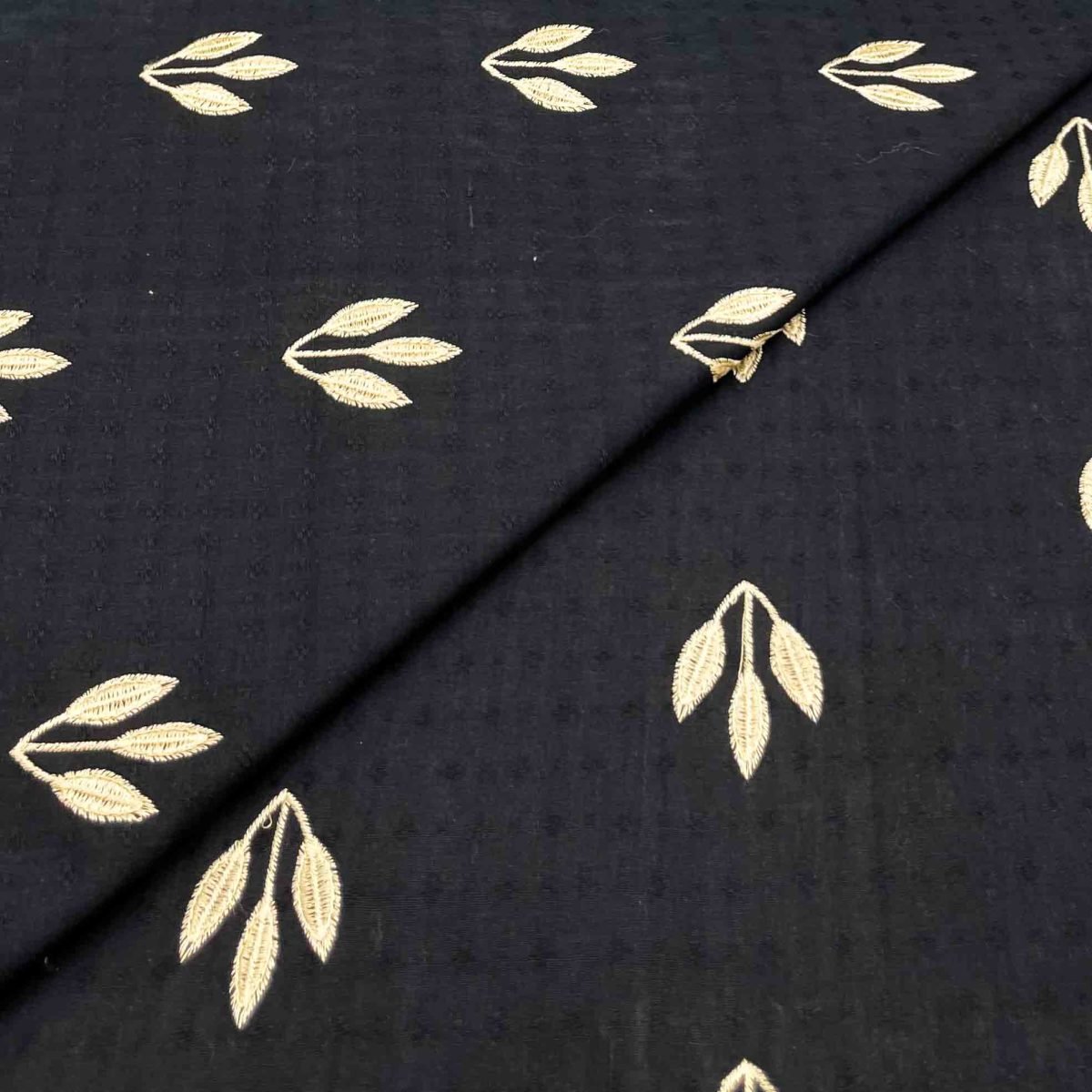 Lawn Emb D12103 <br> <b>Rs 649.00/yard<b>